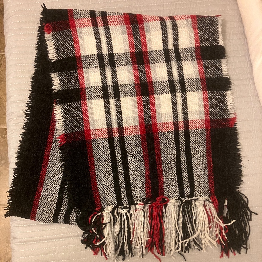 NWT Style & Co. Scarf Fringe Black Red Super Soft 100% Polyester OS